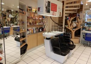 Lire la suite à propos de l’article Salon de coiffure cherche repreneur-se !